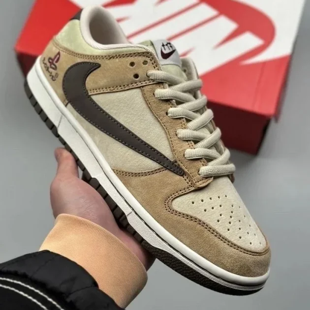NIKE DUNK LOW TRAVIS SCOTT x PLAYSTATION