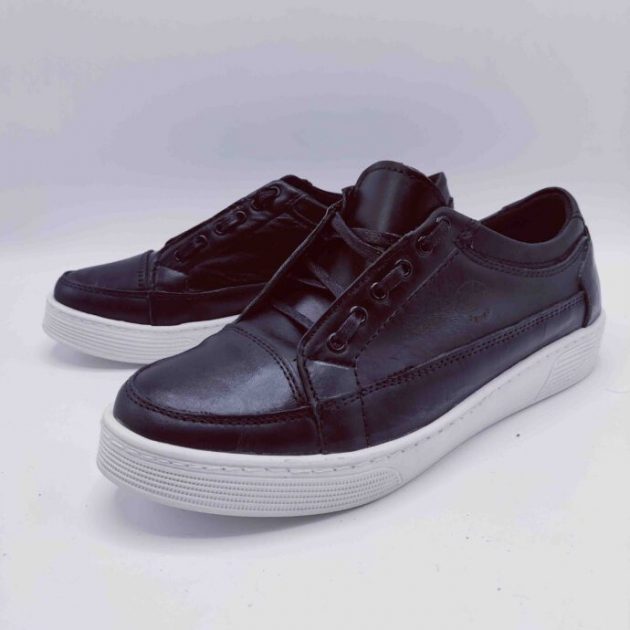 الحذاء الرياضي الكلاسيكي الجديد كليا