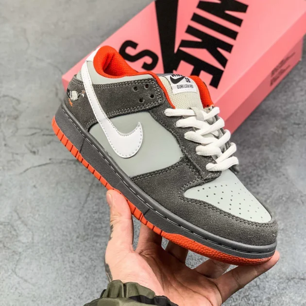 حذاء جوردن ‘Pigeon’ النادر