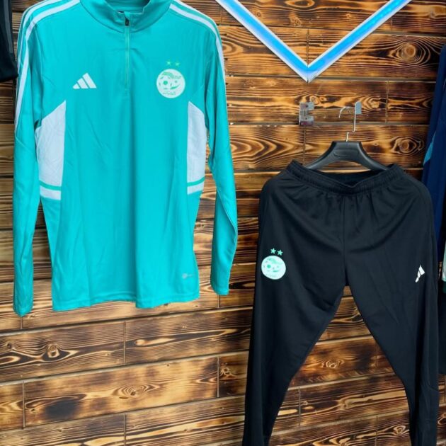 طقم المنتخب الوطني لون أخضر