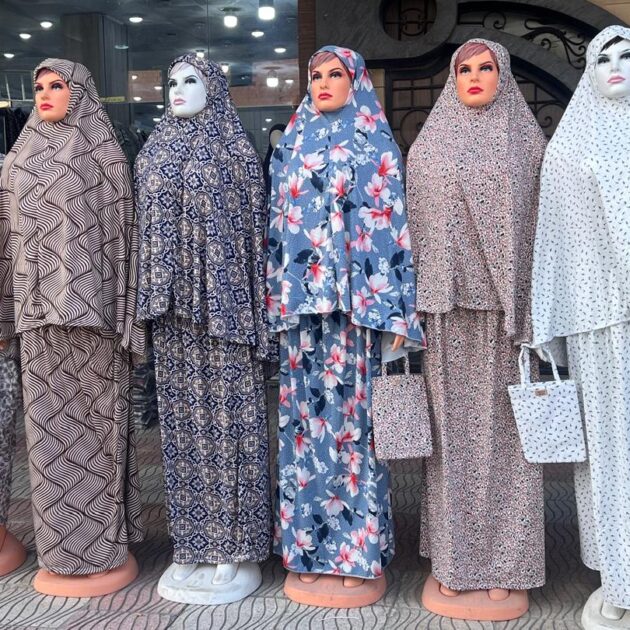 راحة وأناقة في صلاتكِ مع طقم صلاة مميز وحقيبة للسجادة