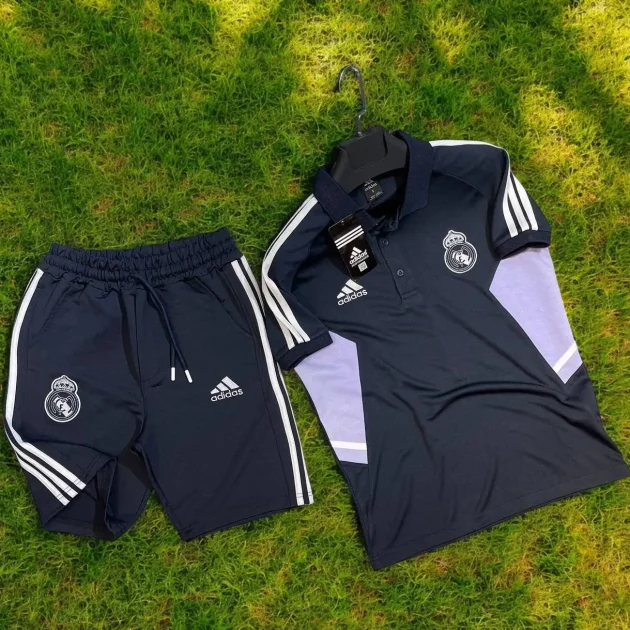 أطقم ريال مدريد بالألوان: الأسود، الأزرق، الأزرق السماوي، والأحمر