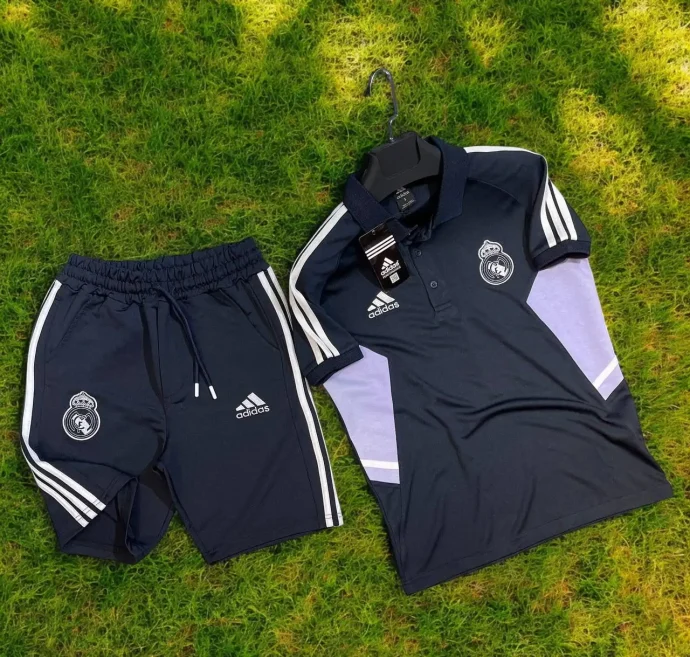 أطقم ريال مدريد بالألوان: الأسود، الأزرق، الأزرق السماوي، والأحمر