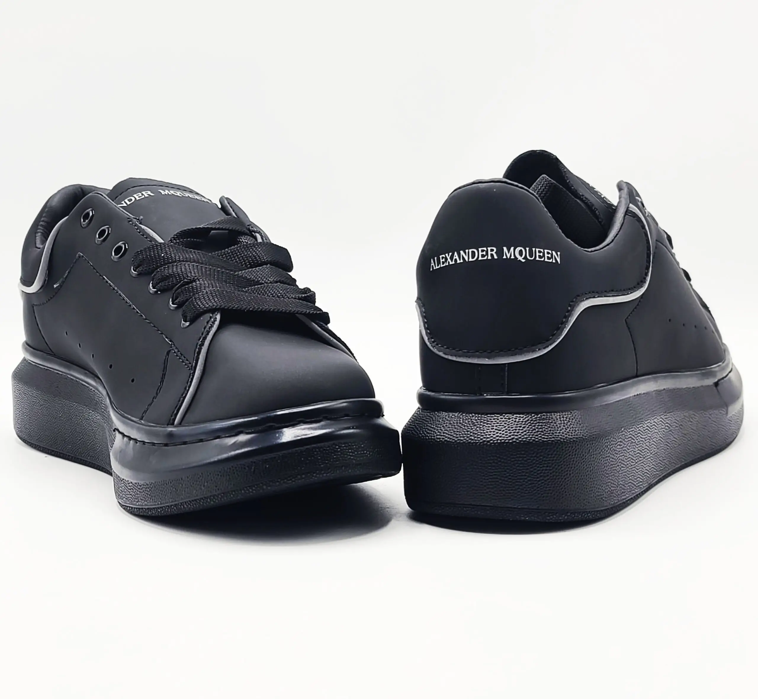 ⁦حذاء الكسندر ماكوين⁩ - الصورة ⁦2⁩
