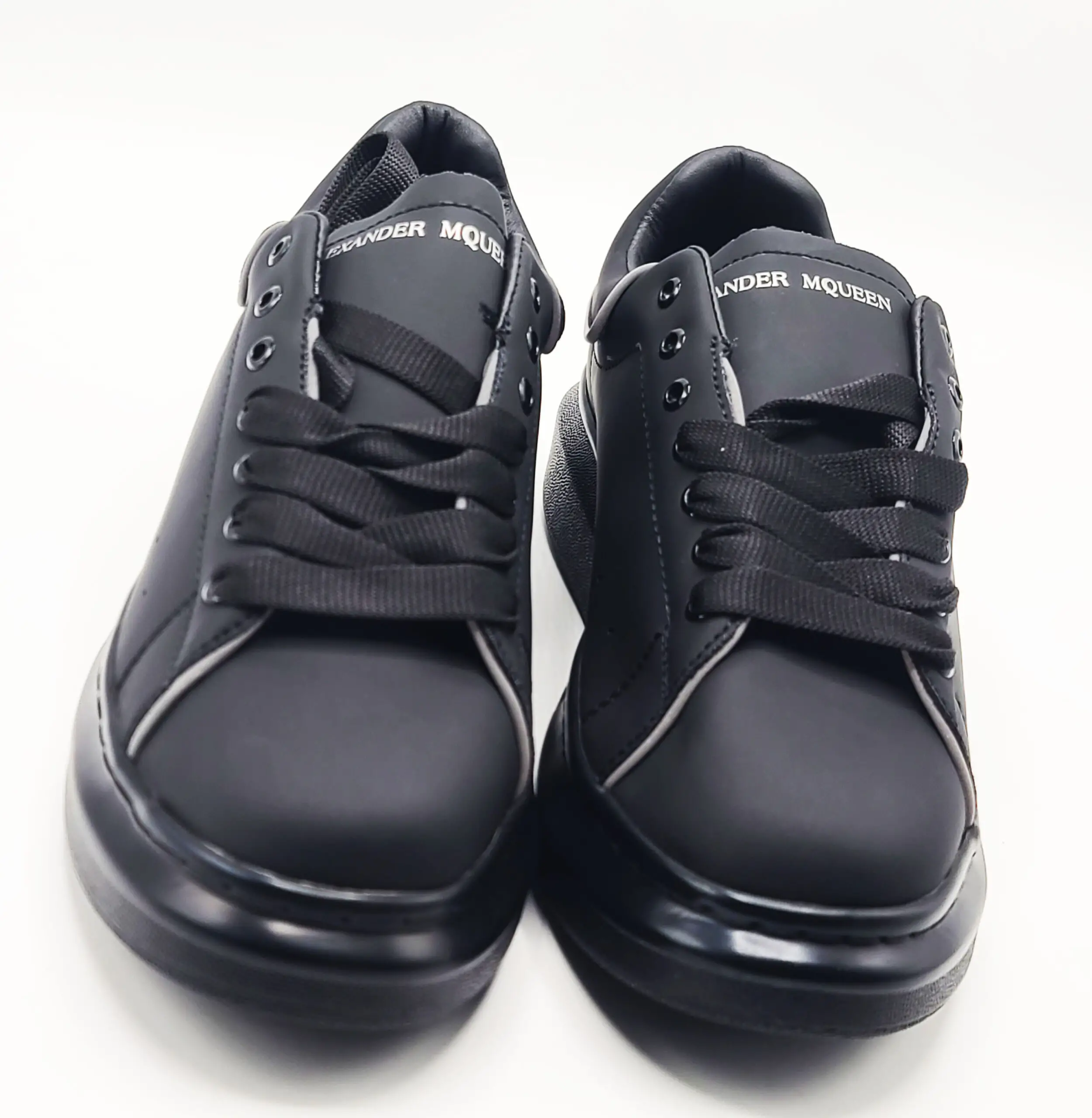 ⁦حذاء الكسندر ماكوين⁩ - الصورة ⁦3⁩