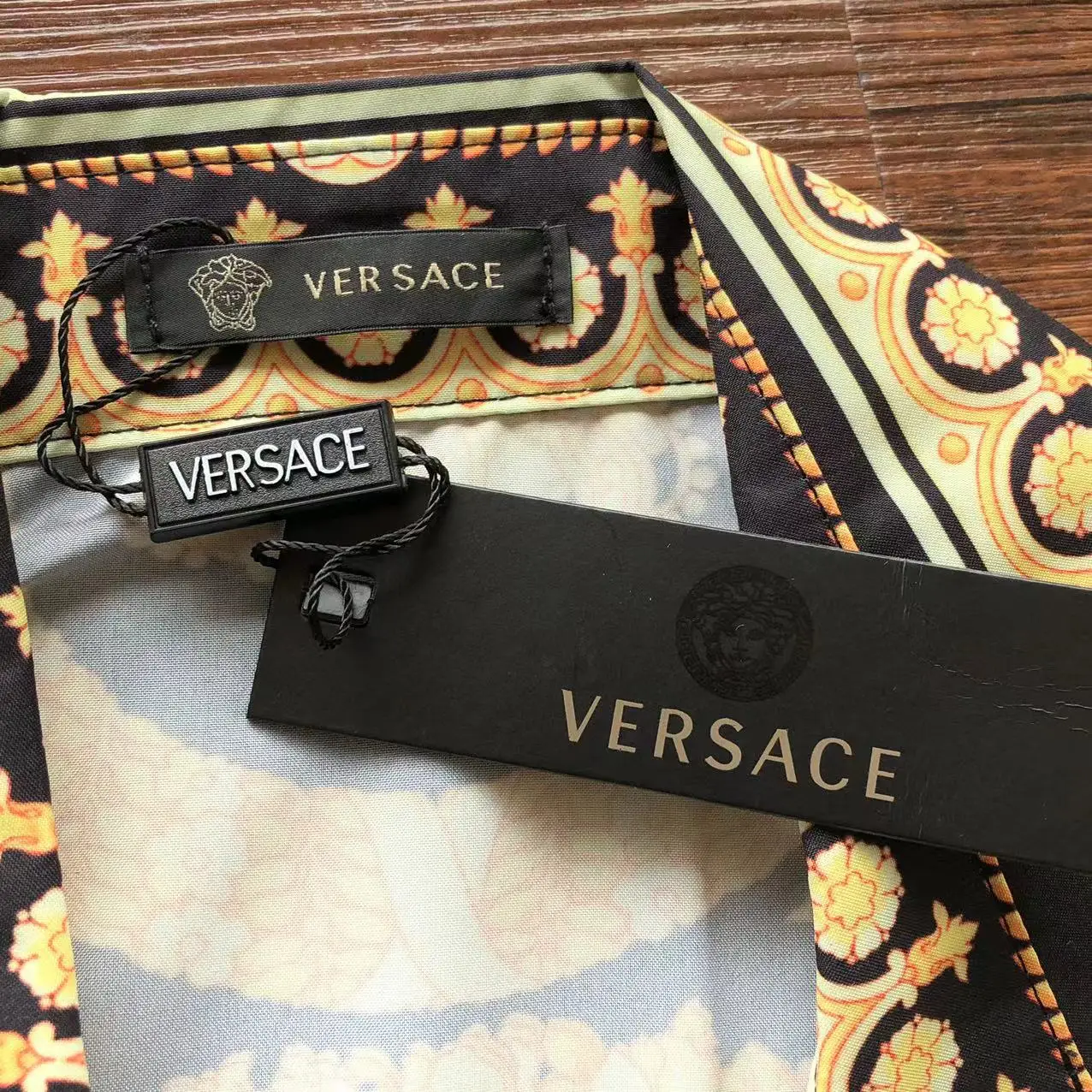 ⁦قمجة فيرساتشي الفخمة⁩ - الصورة ⁦7⁩