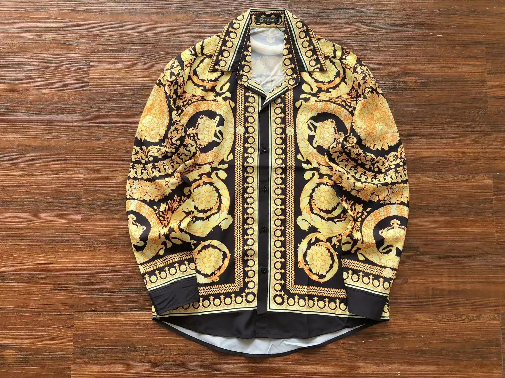 قمجة فيرساتشي الفخمة