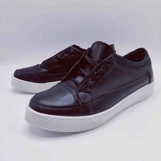 الحذاء الرياضي الكلاسيكي الجديد كليا