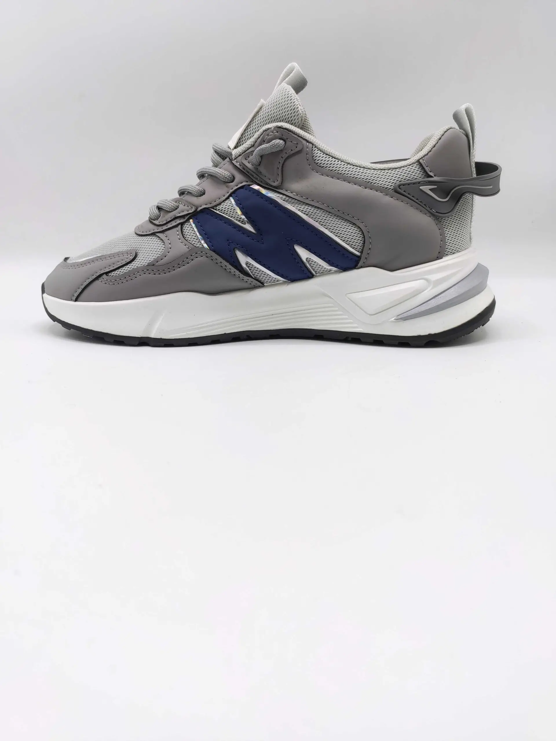 ⁦حذاء شبابي M⁩ - الصورة ⁦5⁩