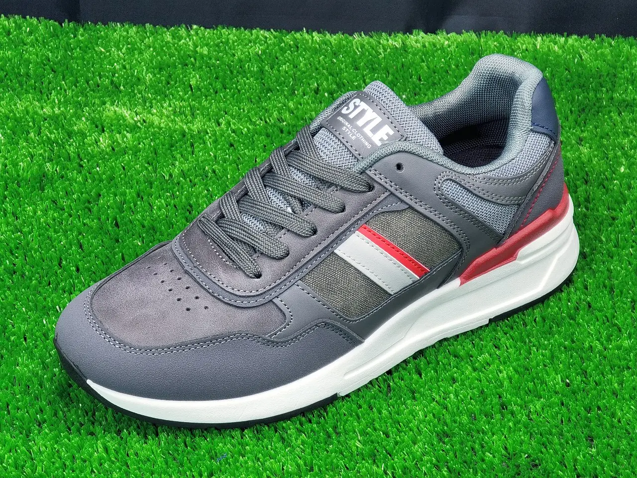 حذاء STAYLE الجديد