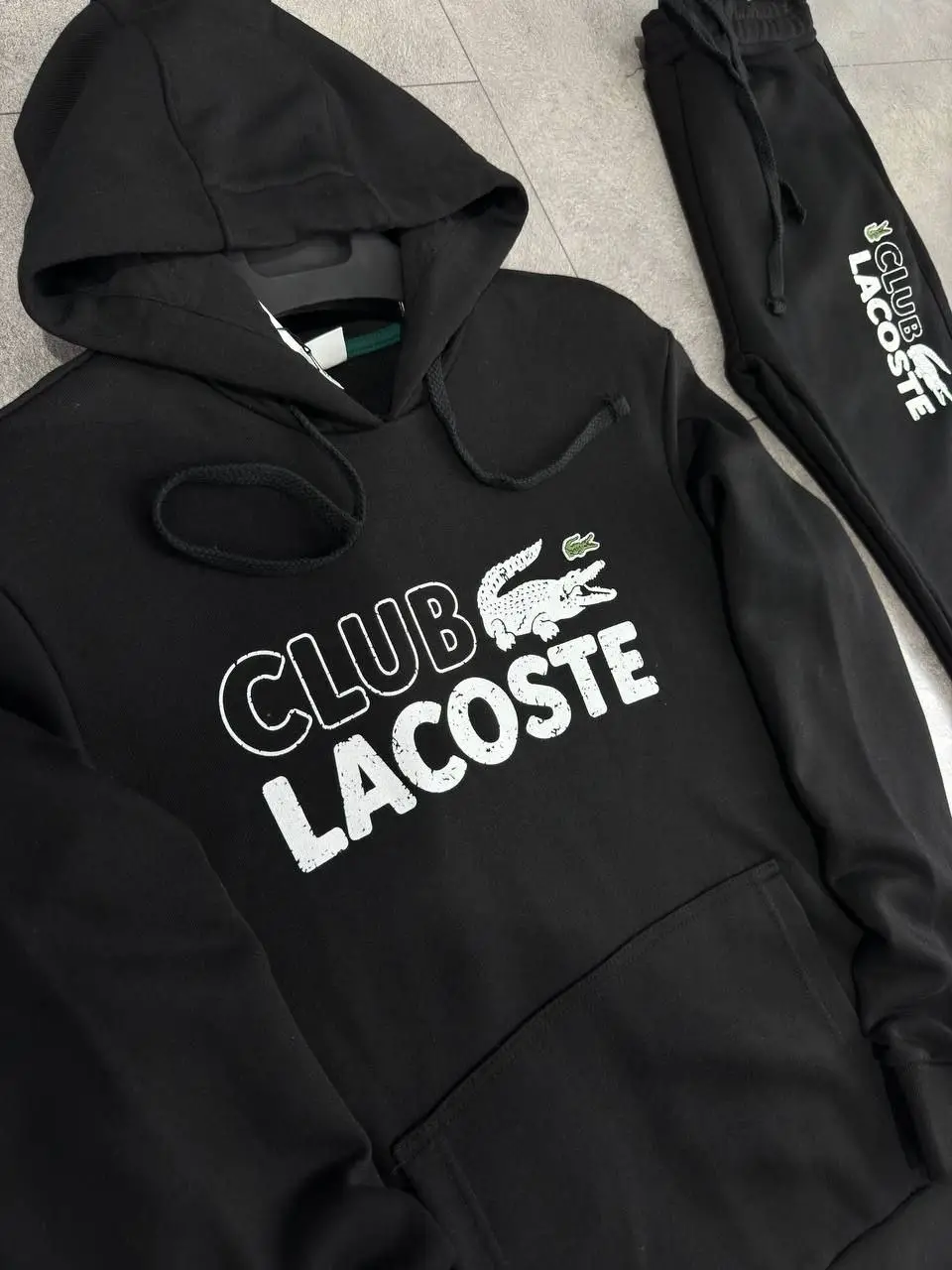 بدلة رياضية رجالية  - راحة وأناقة في كل خطوة!