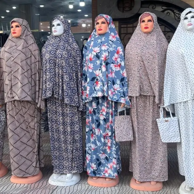 راحة وأناقة في صلاتكِ مع طقم صلاة مميز وحقيبة للسجادة