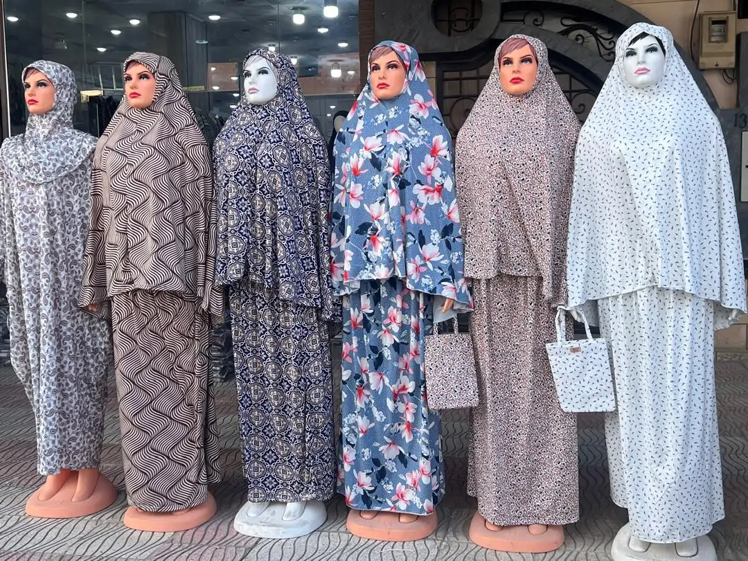 راحة وأناقة في صلاتكِ مع طقم صلاة مميز وحقيبة للسجادة