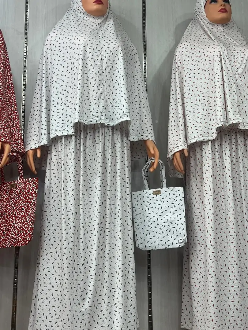 ⁦طقم صلاة راقٍ لشهر رمضان مع حقيبة لحفظ السجادة 🕌🎁⁩ - الصورة ⁦4⁩