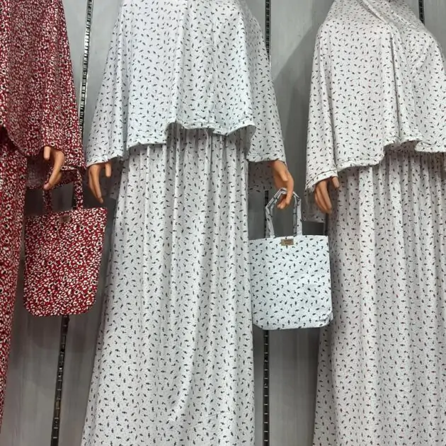 طقم صلاة راقٍ لشهر رمضان مع حقيبة لحفظ السجادة 🕌🎁