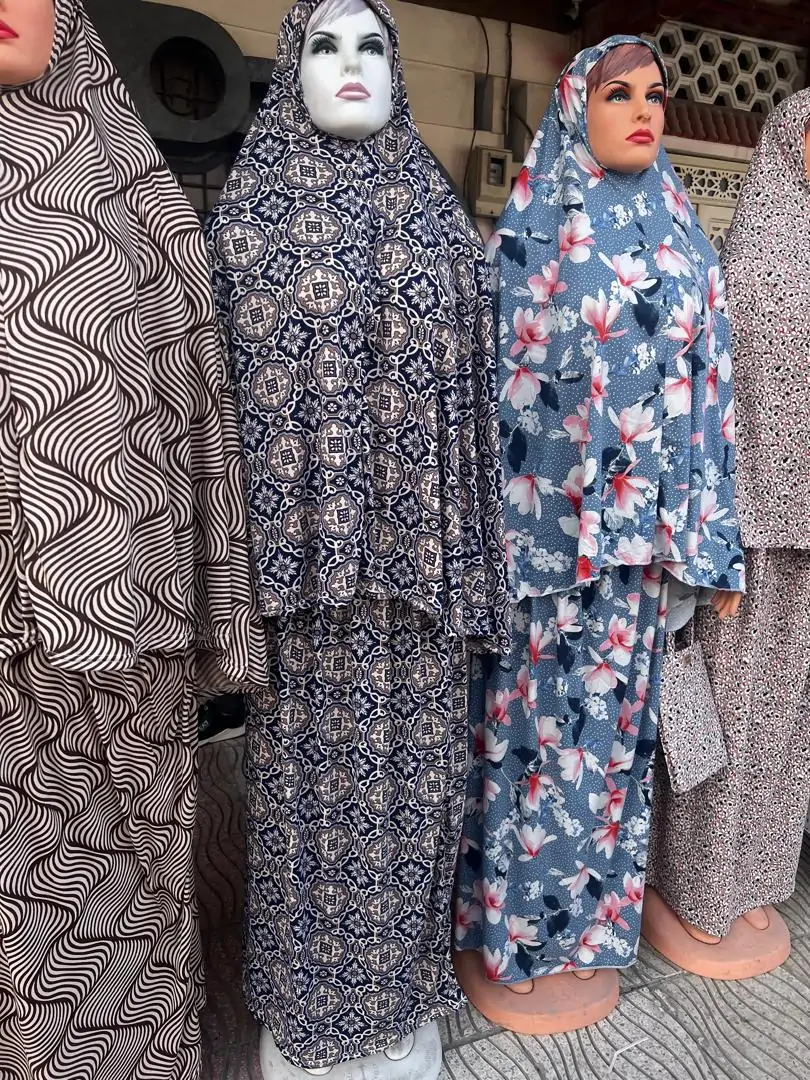 ⁦راحة وأناقة في صلاتكِ مع طقم صلاة مميز وحقيبة للسجادة⁩ - الصورة ⁦4⁩