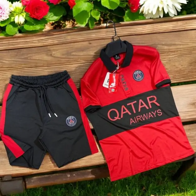 طقم PSG أحمر اللون