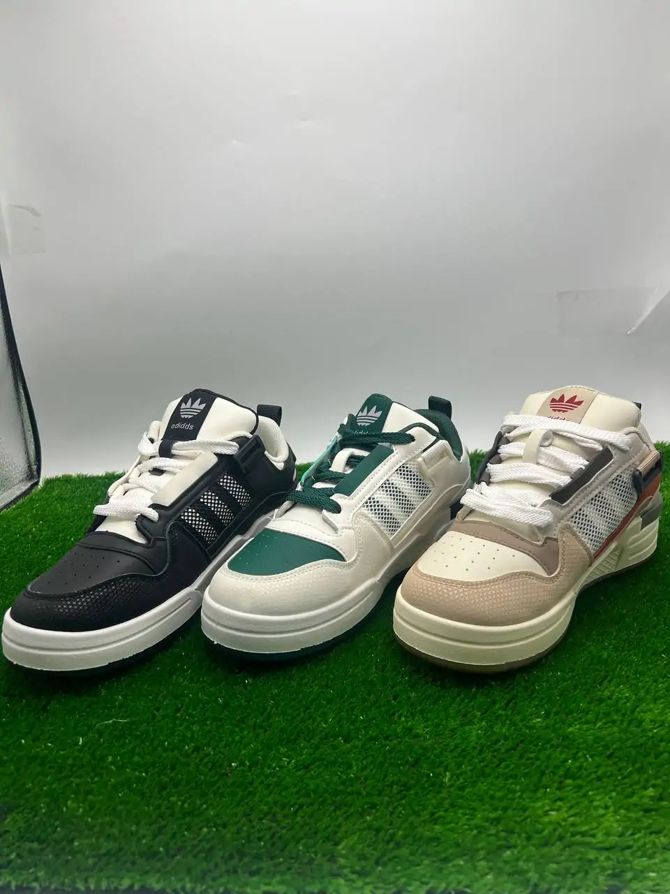 ⁦حذاء Adidas الأنيق⁩ - الصورة ⁦2⁩