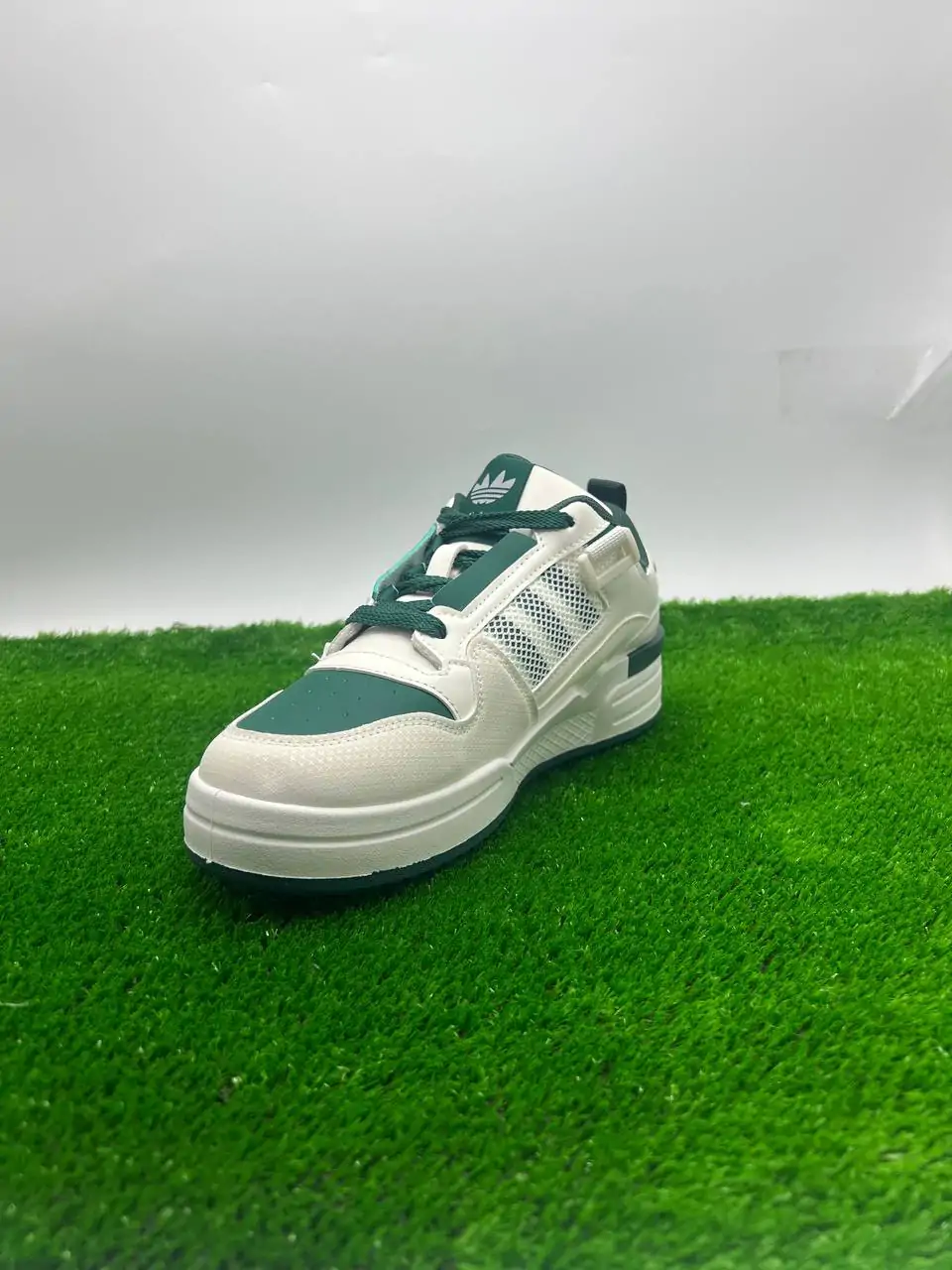 ⁦حذاء Adidas الأنيق⁩ - الصورة ⁦4⁩