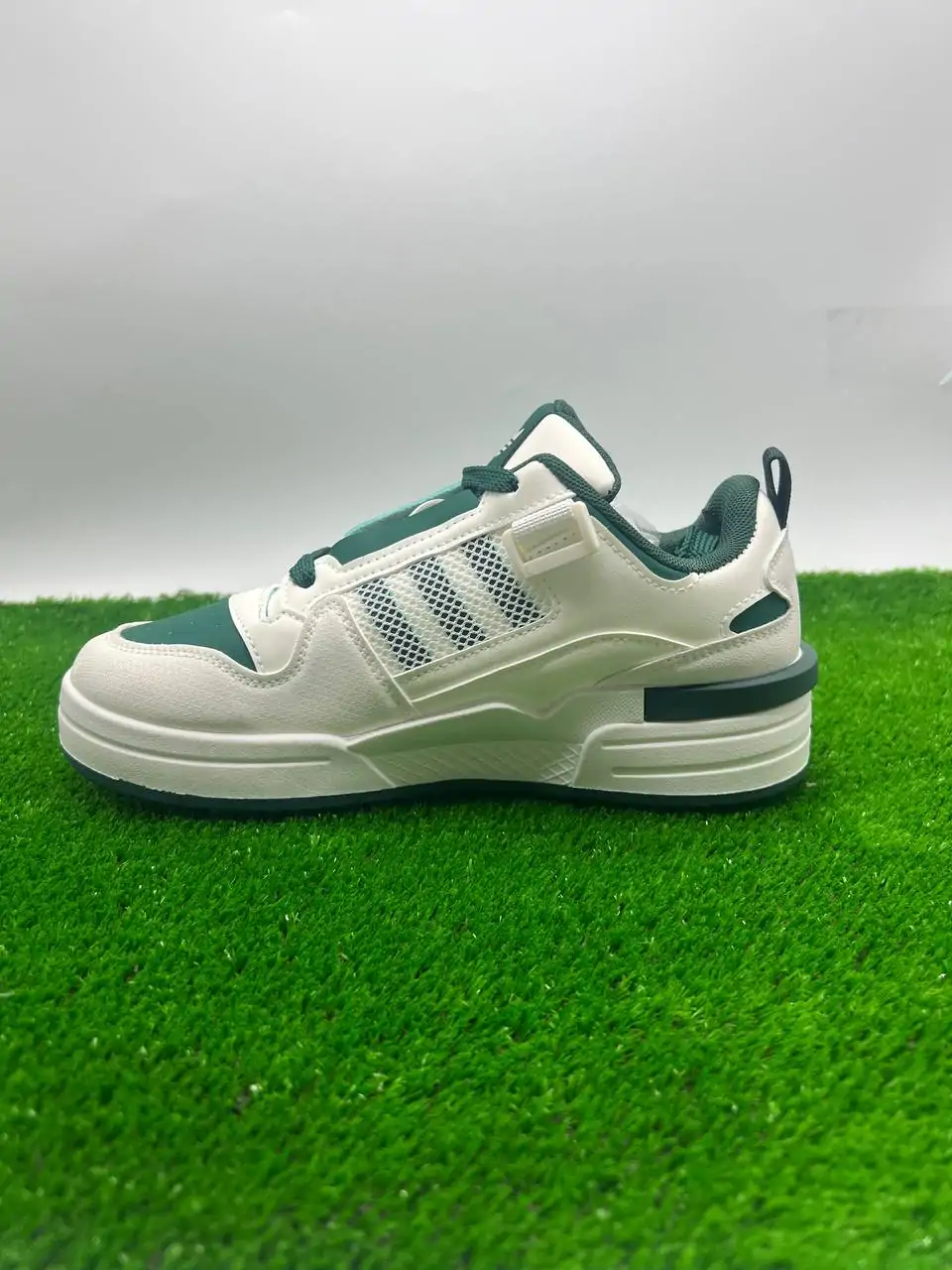 ⁦حذاء Adidas الأنيق⁩ - الصورة ⁦6⁩