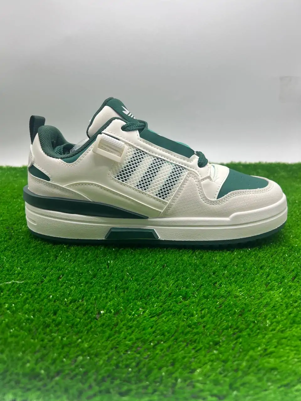 ⁦حذاء Adidas الأنيق⁩ - الصورة ⁦7⁩