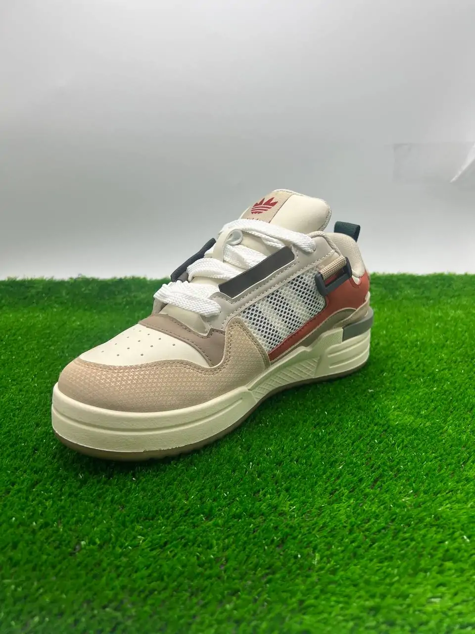 ⁦حذاء Adidas الأنيق⁩ - الصورة ⁦8⁩