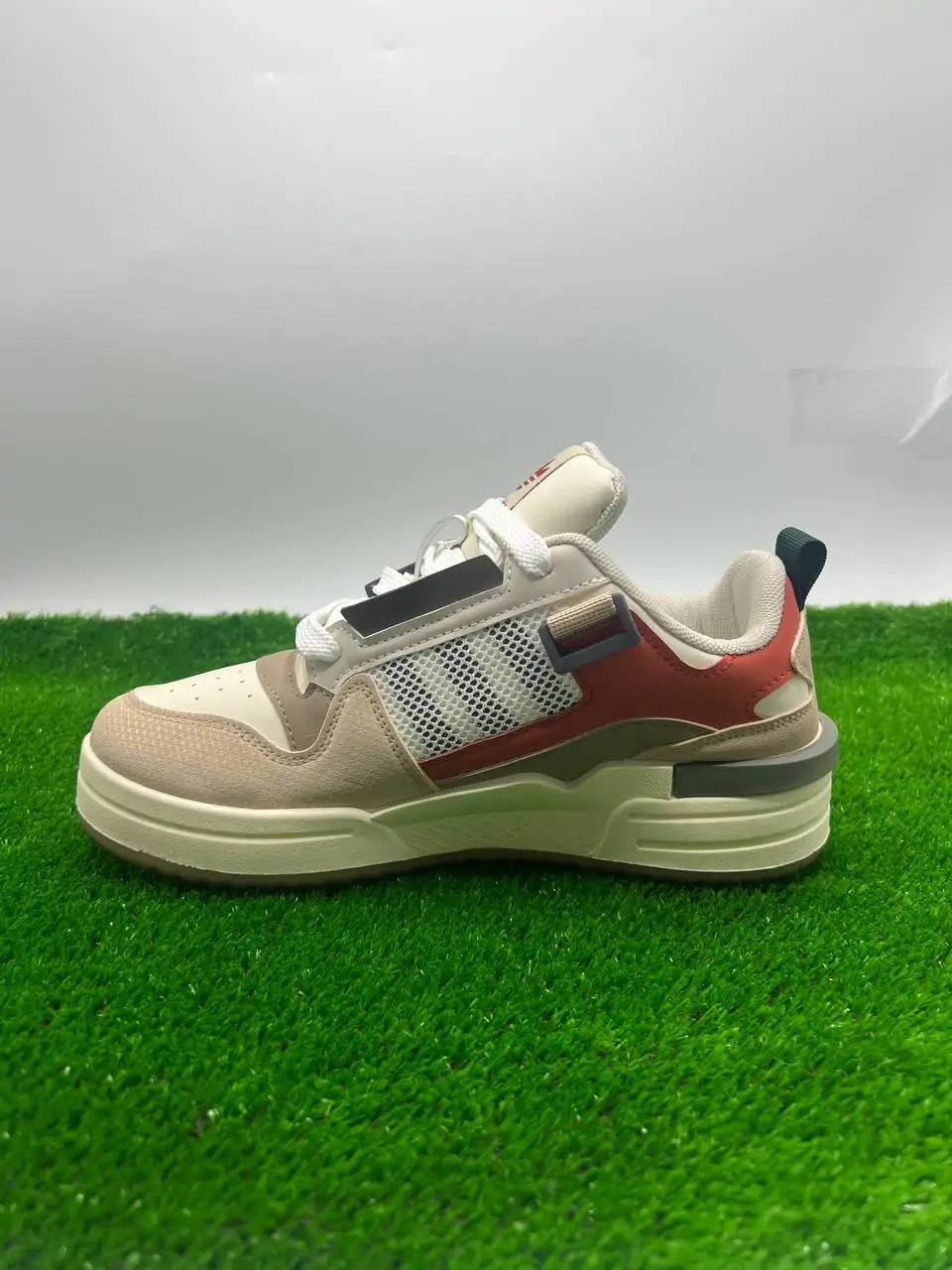 ⁦حذاء Adidas الأنيق⁩ - الصورة ⁦10⁩