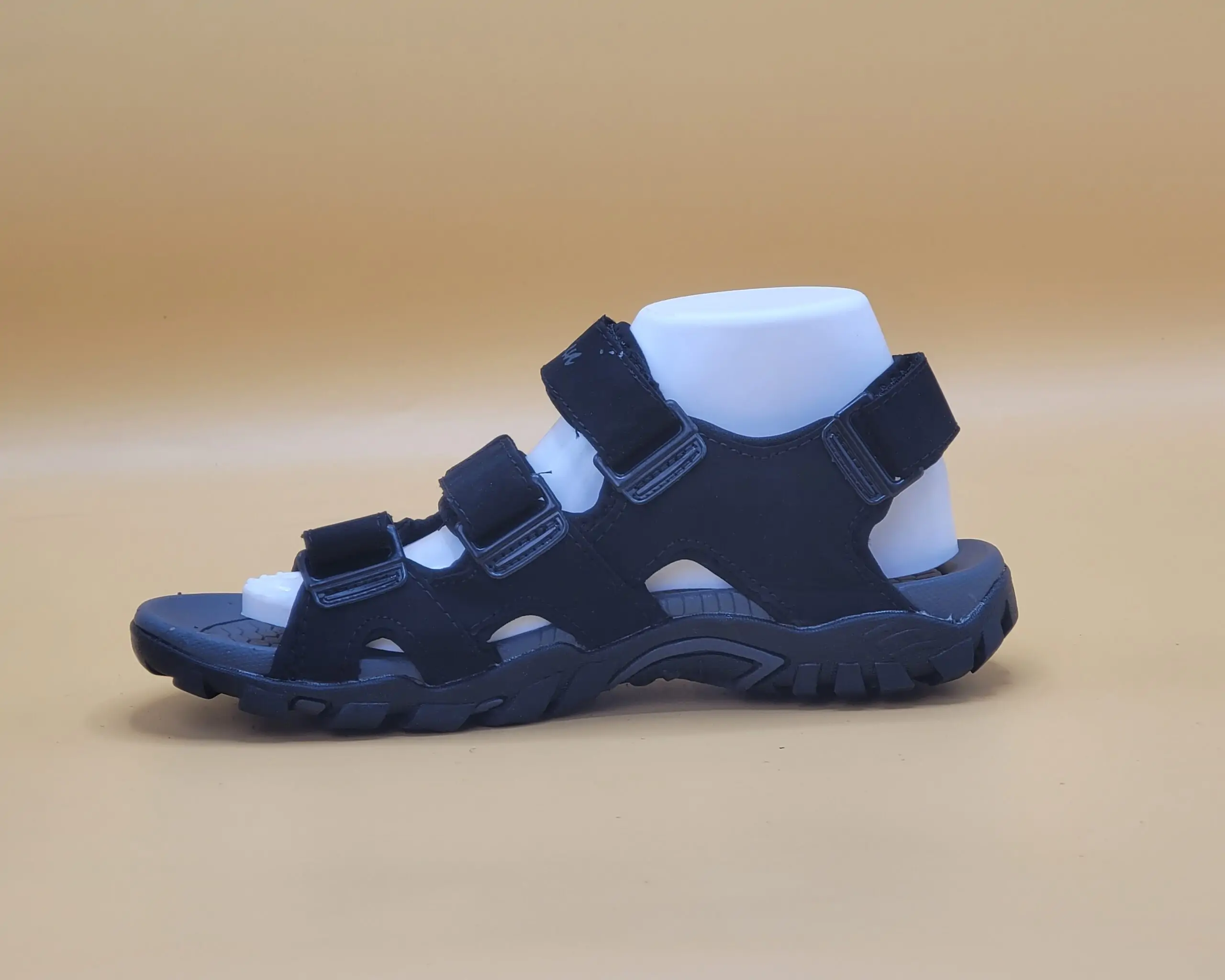 ⁦سندالة شبابية بتصميم عصري⁩ - الصورة ⁦2⁩