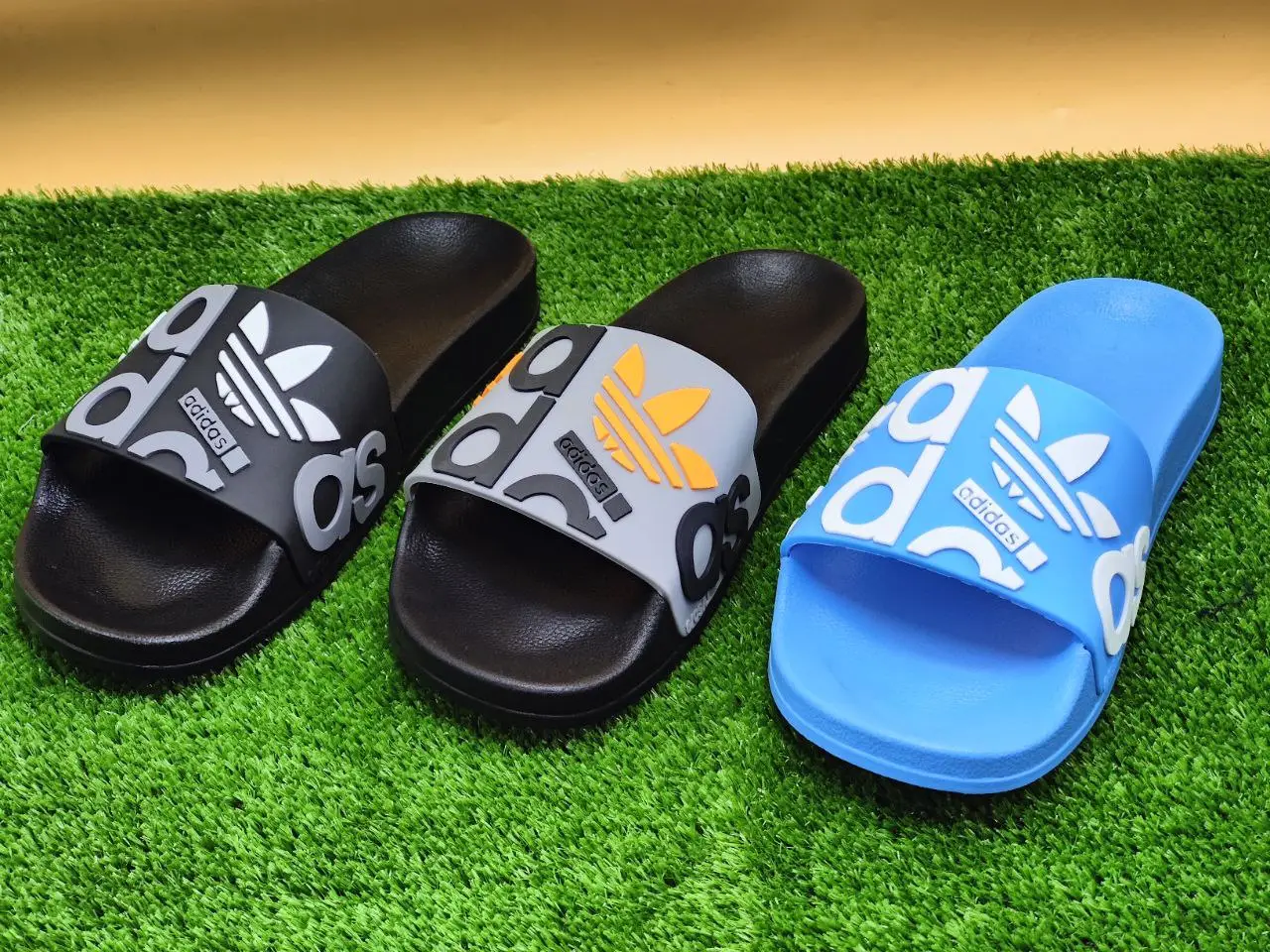 كلاكات adidas 2025