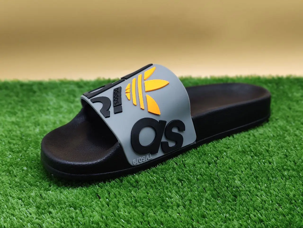 ⁦كلاكات adidas 2025⁩ - الصورة ⁦8⁩