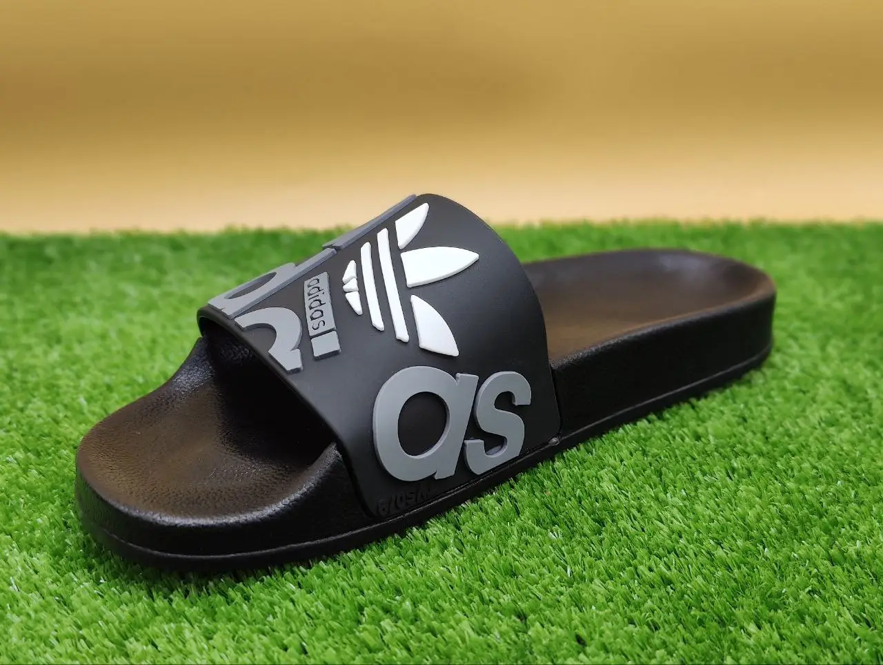 ⁦كلاكات adidas 2025⁩ - الصورة ⁦12⁩