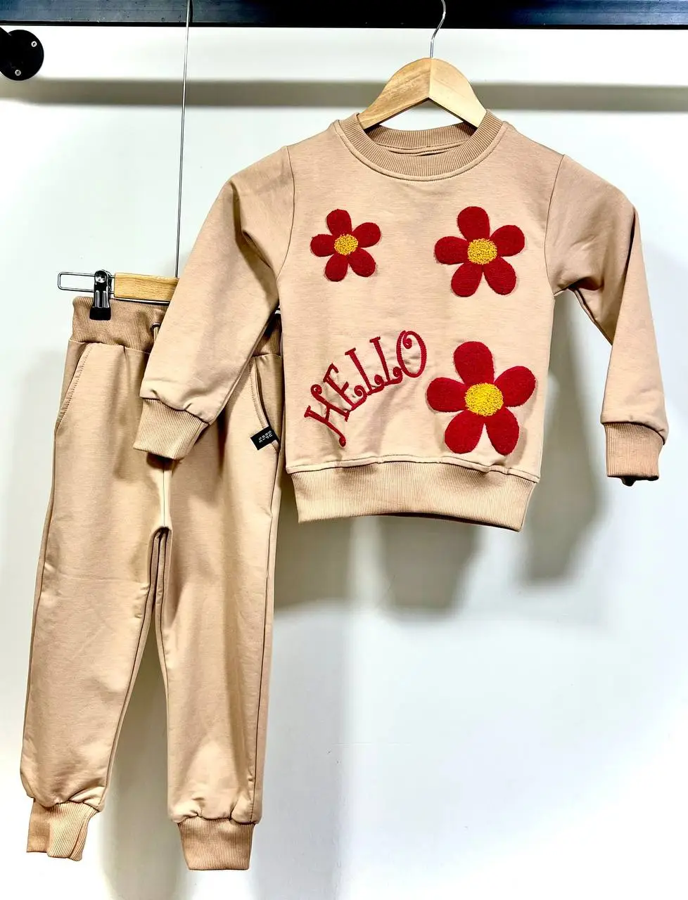 ⁦طقم بنات HELLO⁩ - الصورة ⁦5⁩