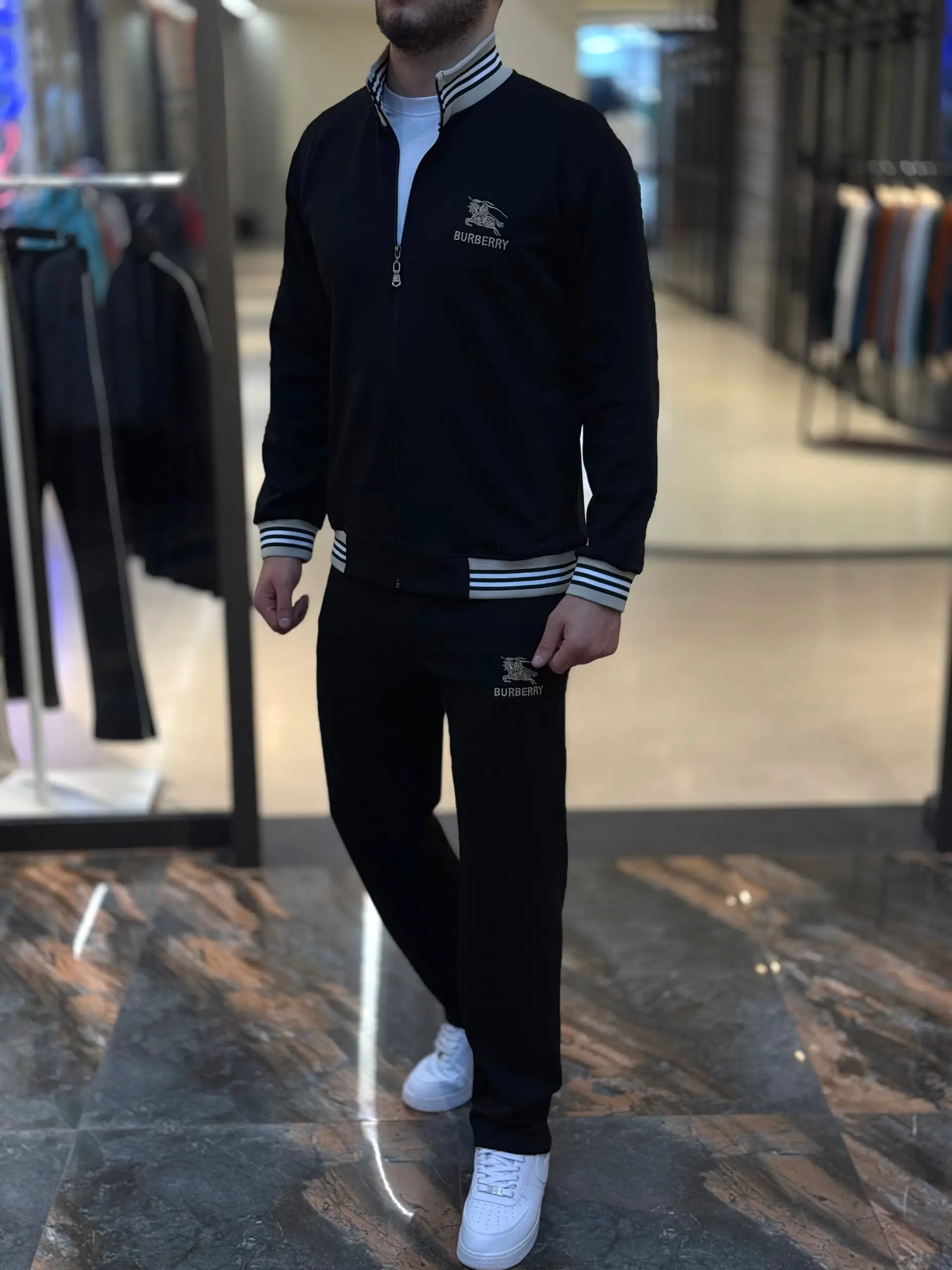 ⁦طقم BURBERRY⁩ - الصورة ⁦2⁩