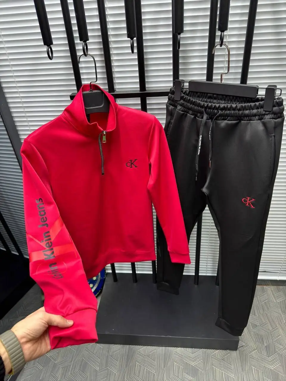 ⁦بدلة رياضية Calvin⁩ - الصورة ⁦5⁩