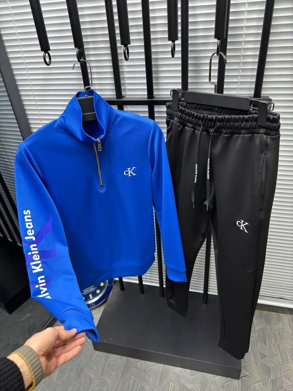 ⁦بدلة رياضية Calvin⁩ - الصورة ⁦2⁩